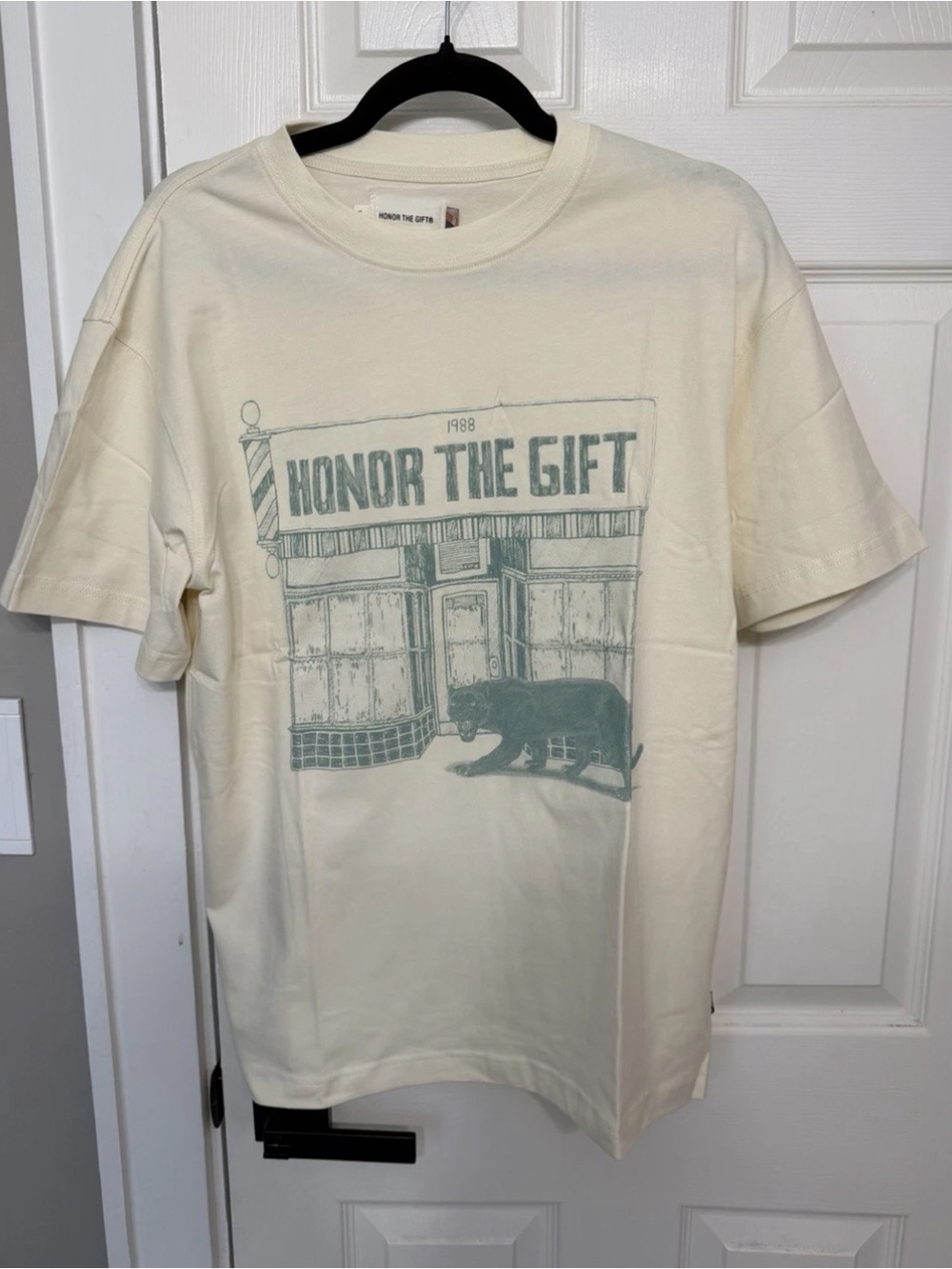 Honor The Gift Barber Shop T-Shirt Beige Cotton Crew Neck Size Small